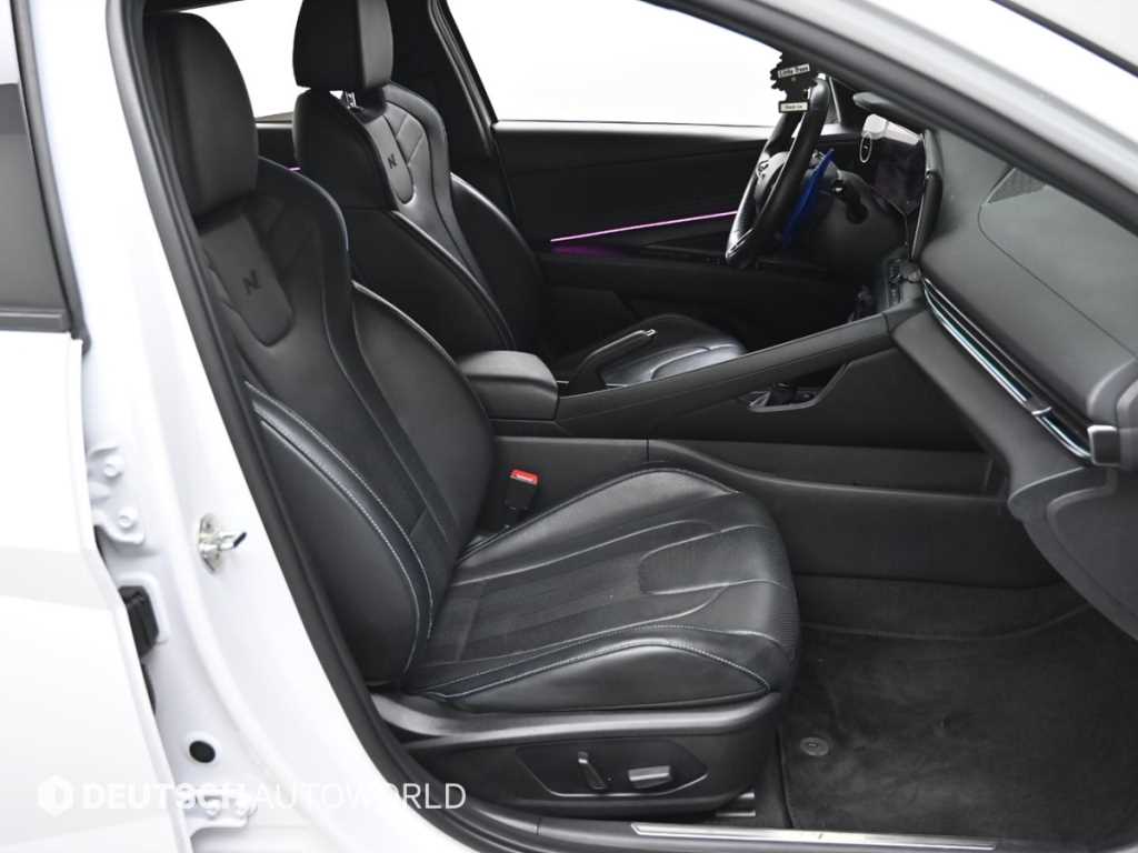 HYUNDAI Avante - Vista 10