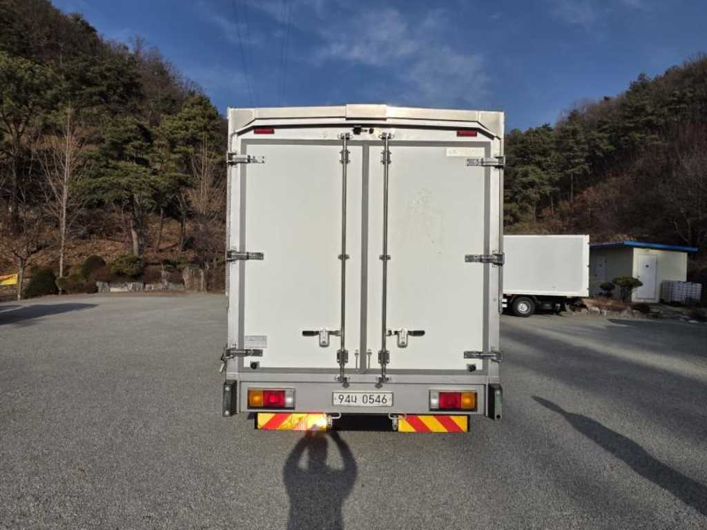 medium and large cargo truck - Vista 4