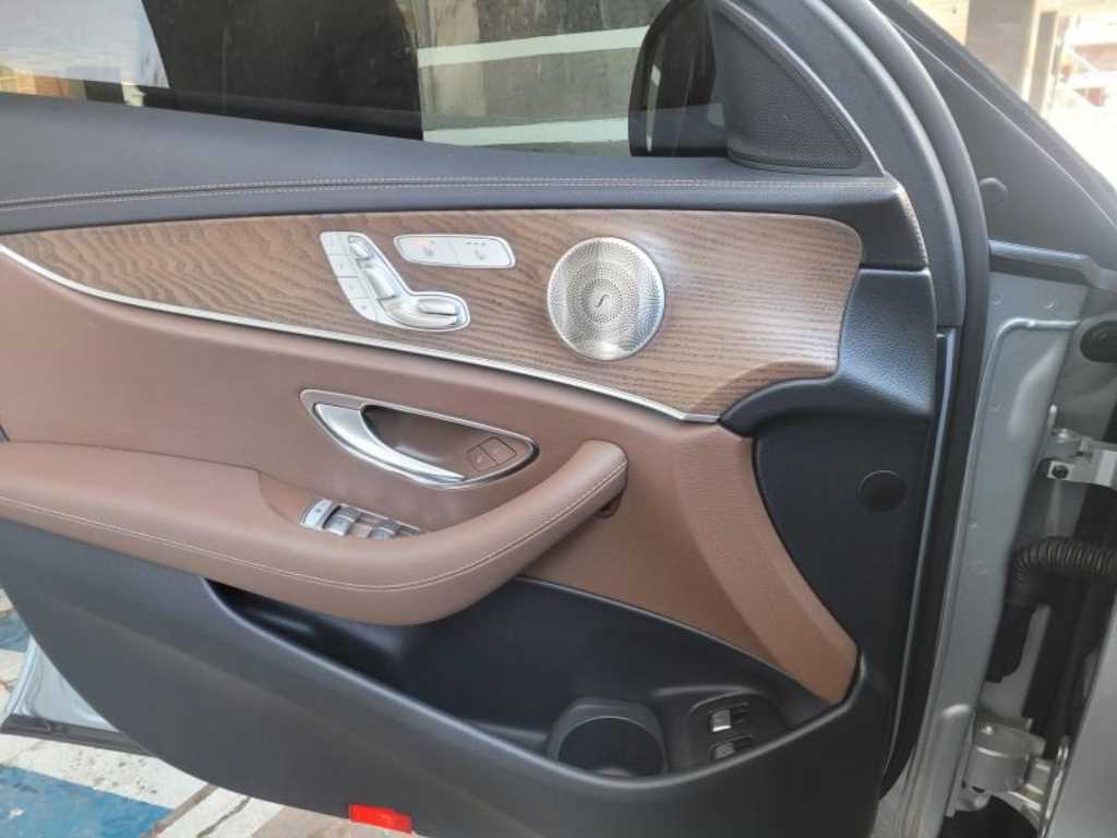 Mercedes Benz E class - Vista 8