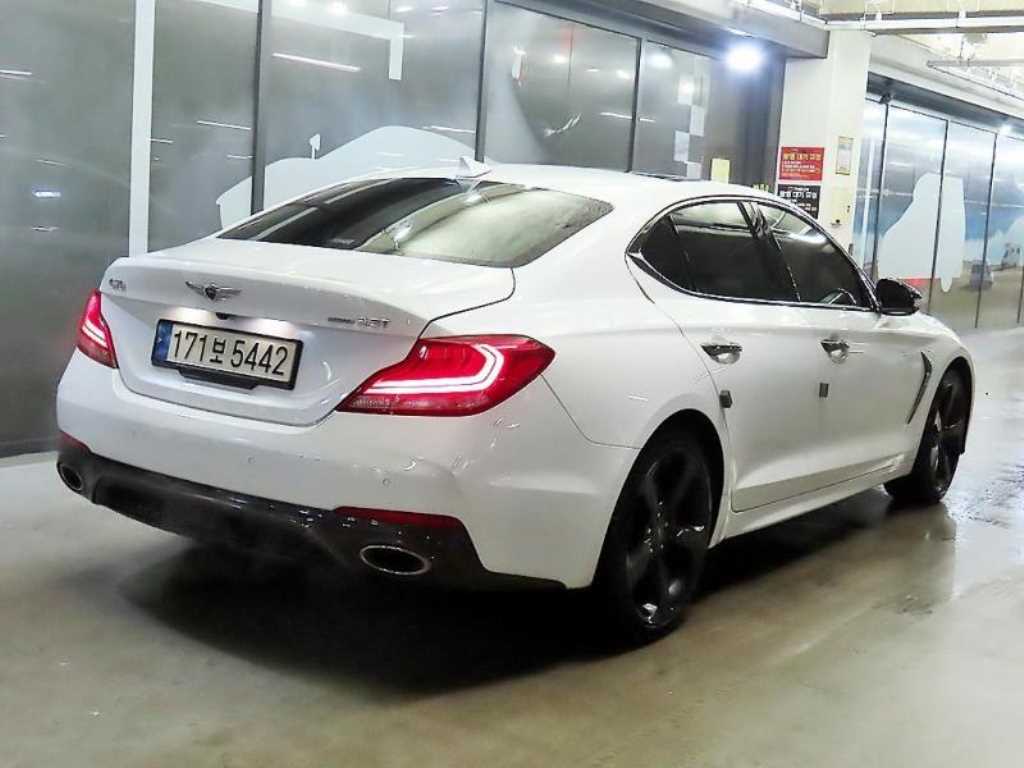 Genesis G70 - Vista 4