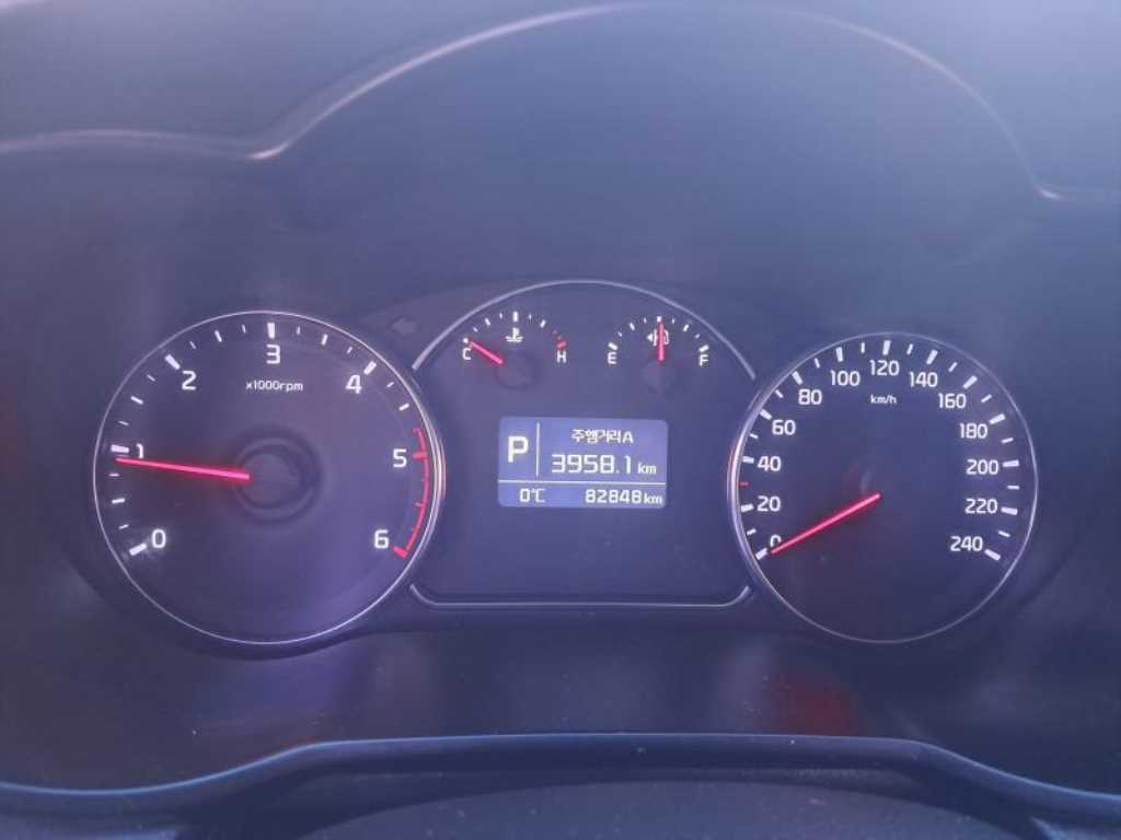 KIA Carens - Vista 10