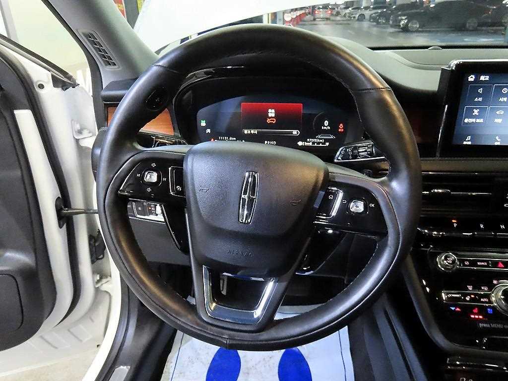 Lincoln Corsair - Vista 8