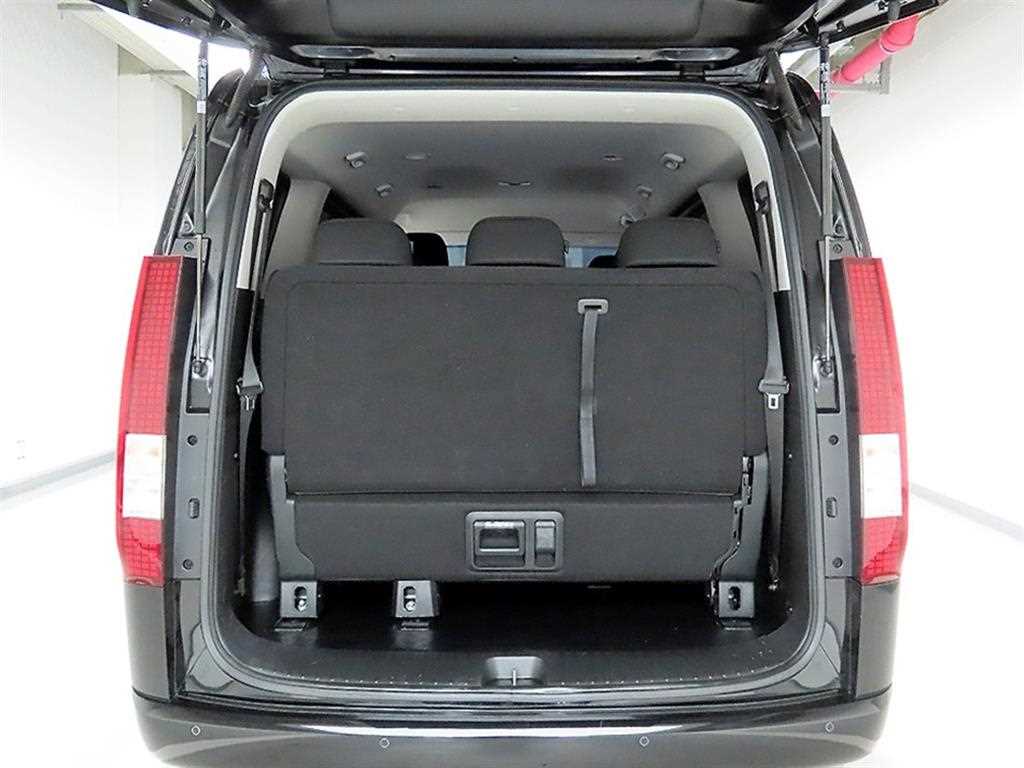 HYUNDAI Staria - Vista 5