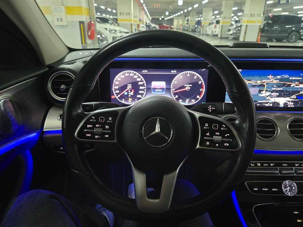 Mercedes Benz E class - Vista 11