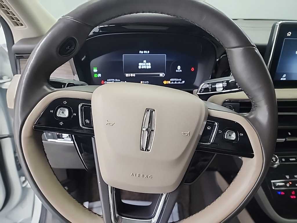 Lincoln Corsair - Vista 9