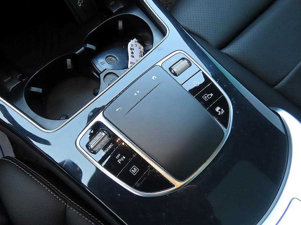 Mercedes Benz GLC Class - Vista 12