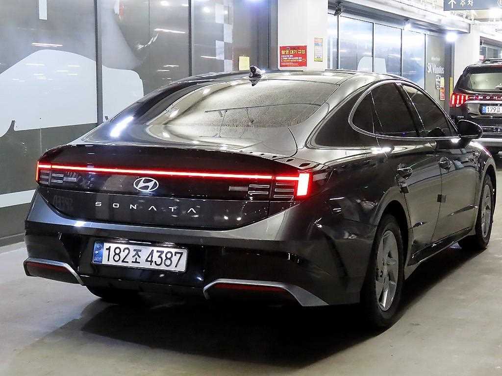 HYUNDAI Sonata - Vista 4