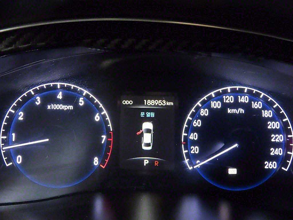 HYUNDAI Genesis - Vista 9