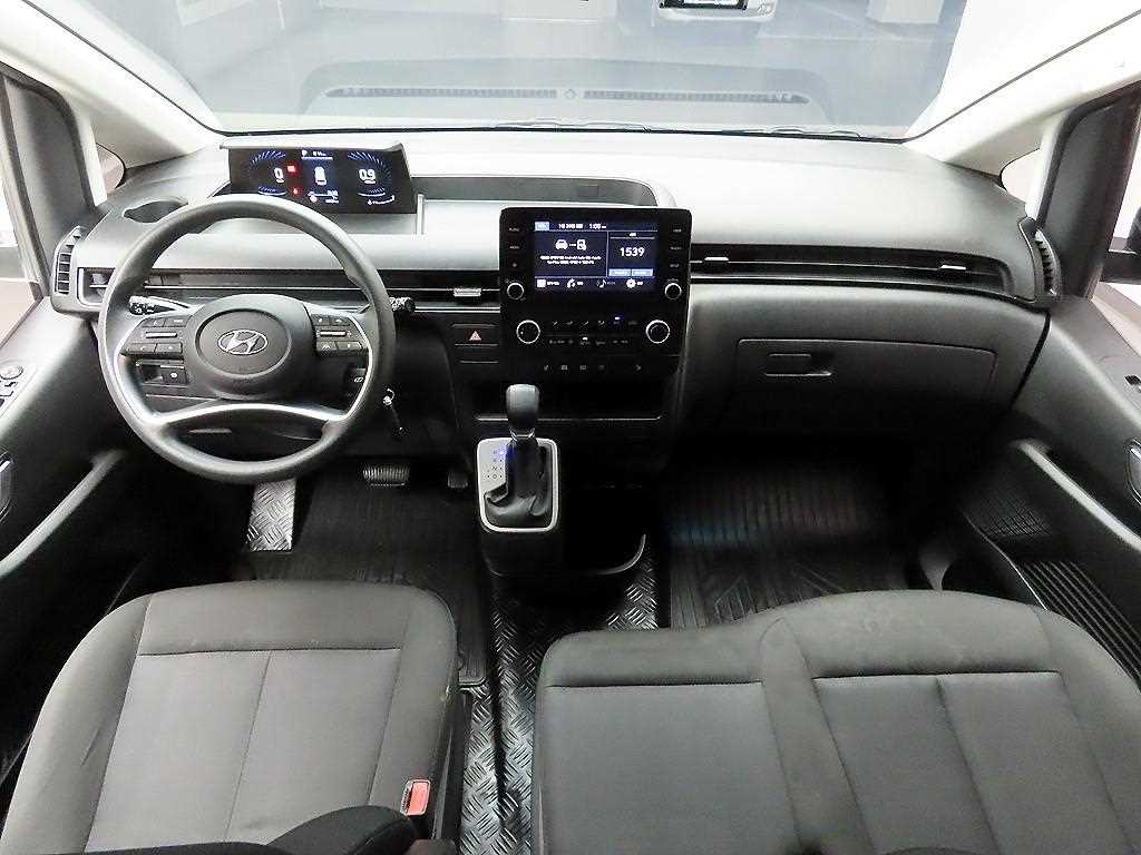 HYUNDAI Staria - Vista 8