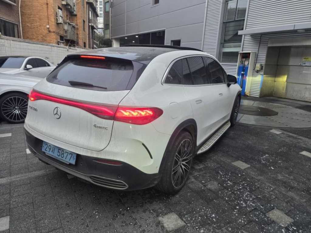 Mercedes Benz EQE - Vista 4