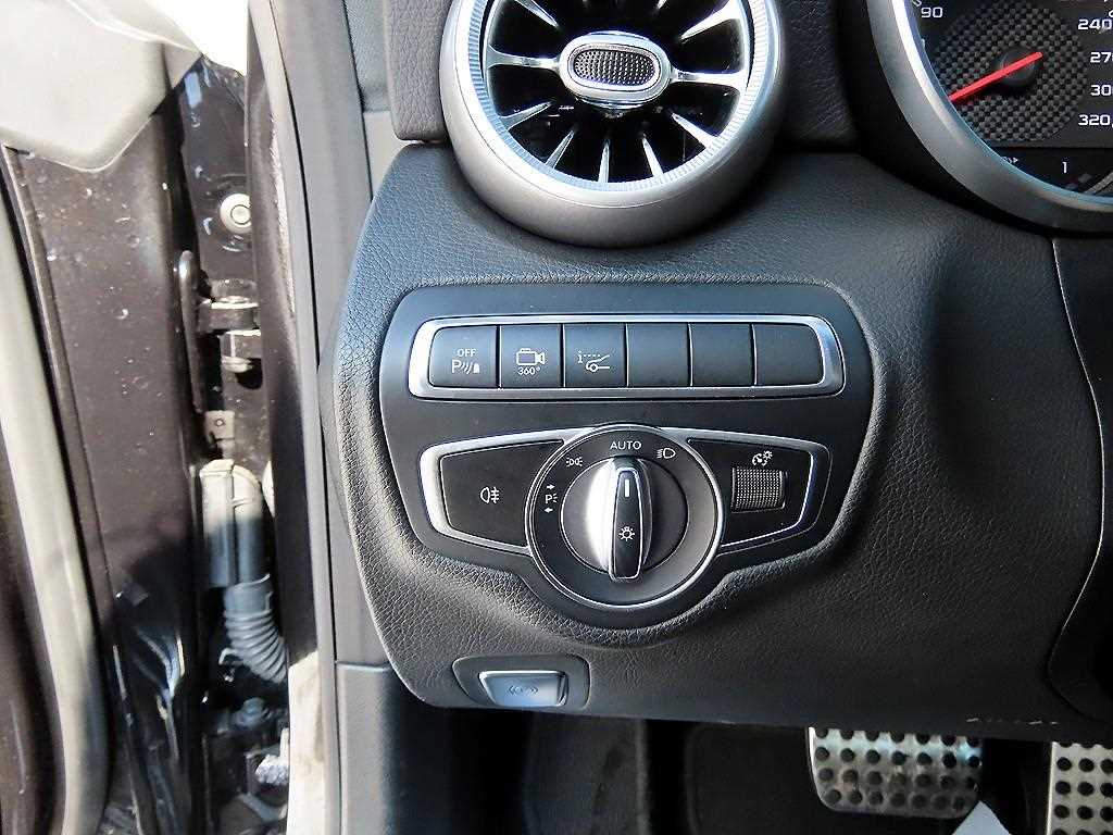 Mercedes Benz C Class - Vista 12