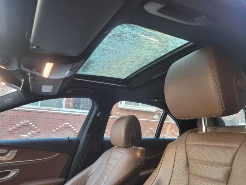 Mercedes Benz E class - Vista 9