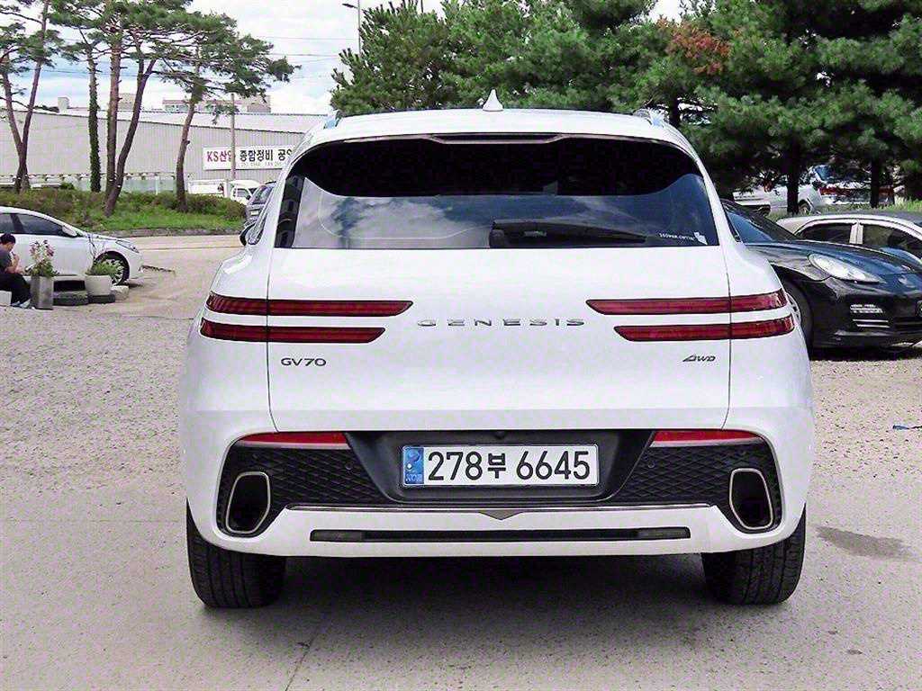 Genesis GV70 - Vista 4