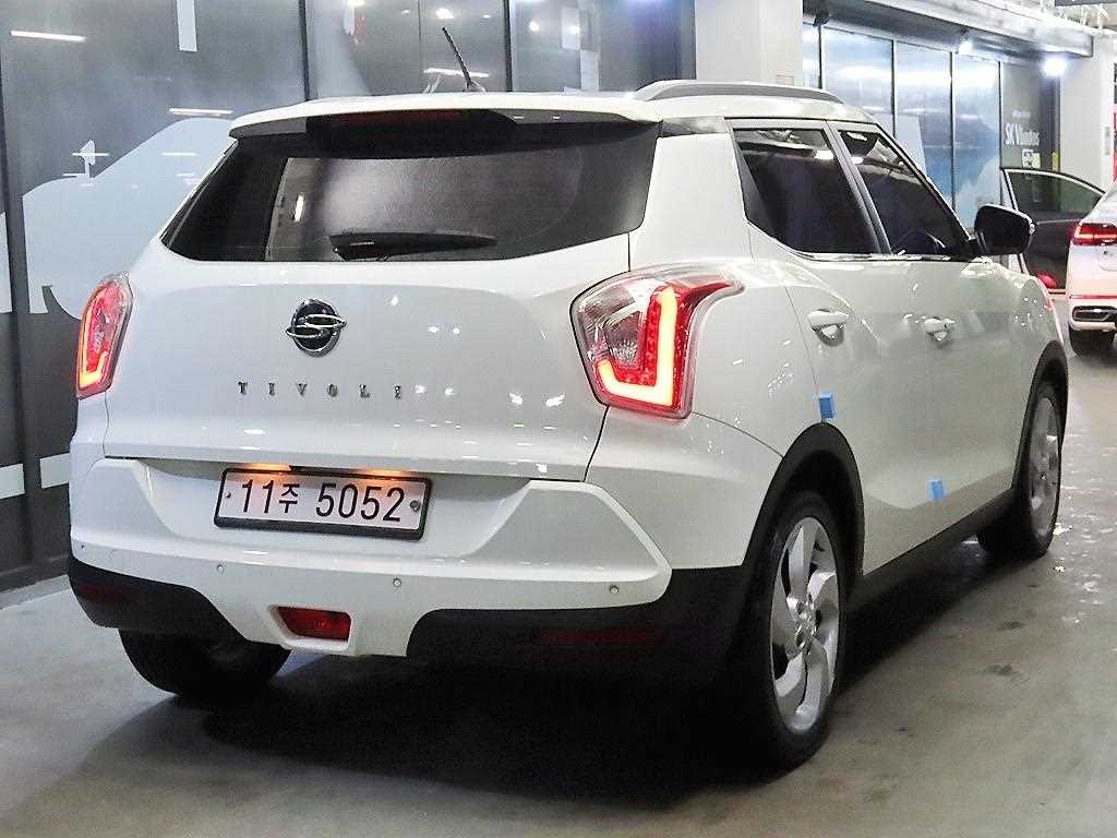 Ssangyong Tivoli - Vista 4