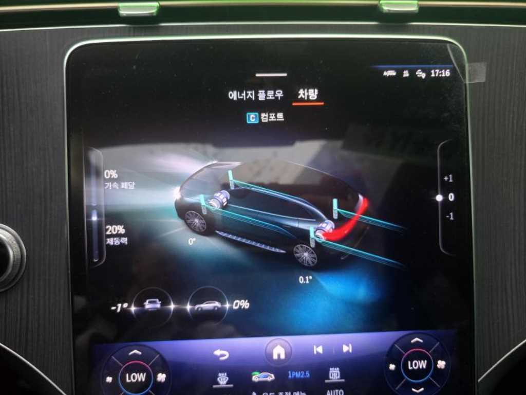 Mercedes Benz EQE - Vista 12