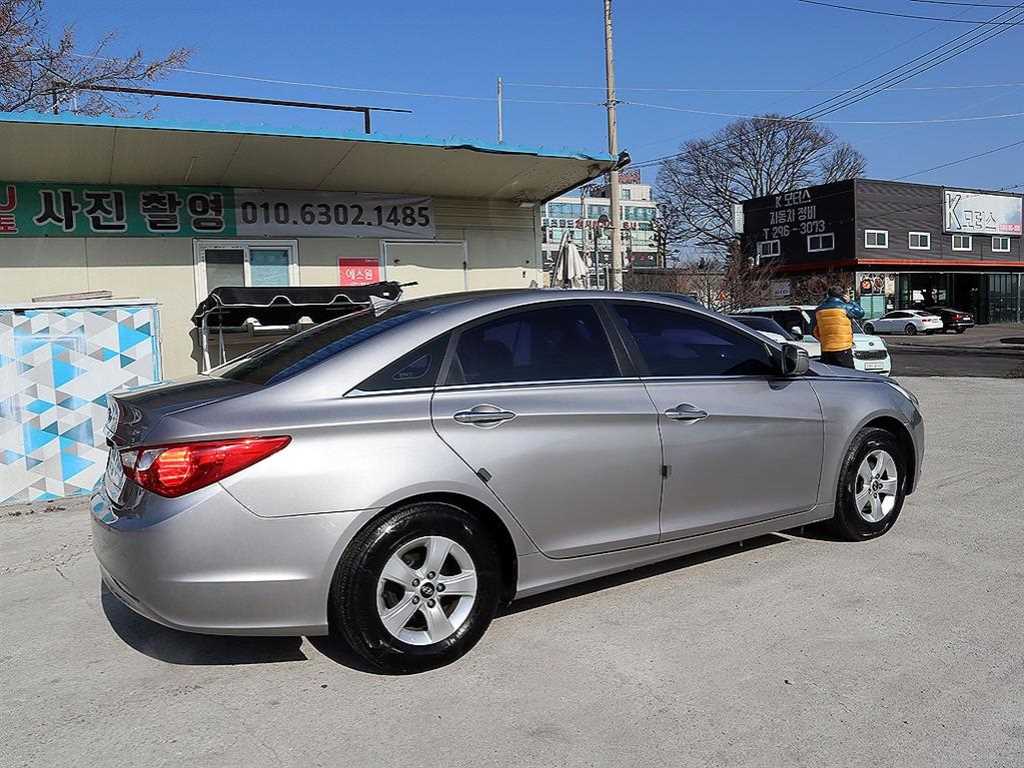 HYUNDAI Sonata - Vista 3