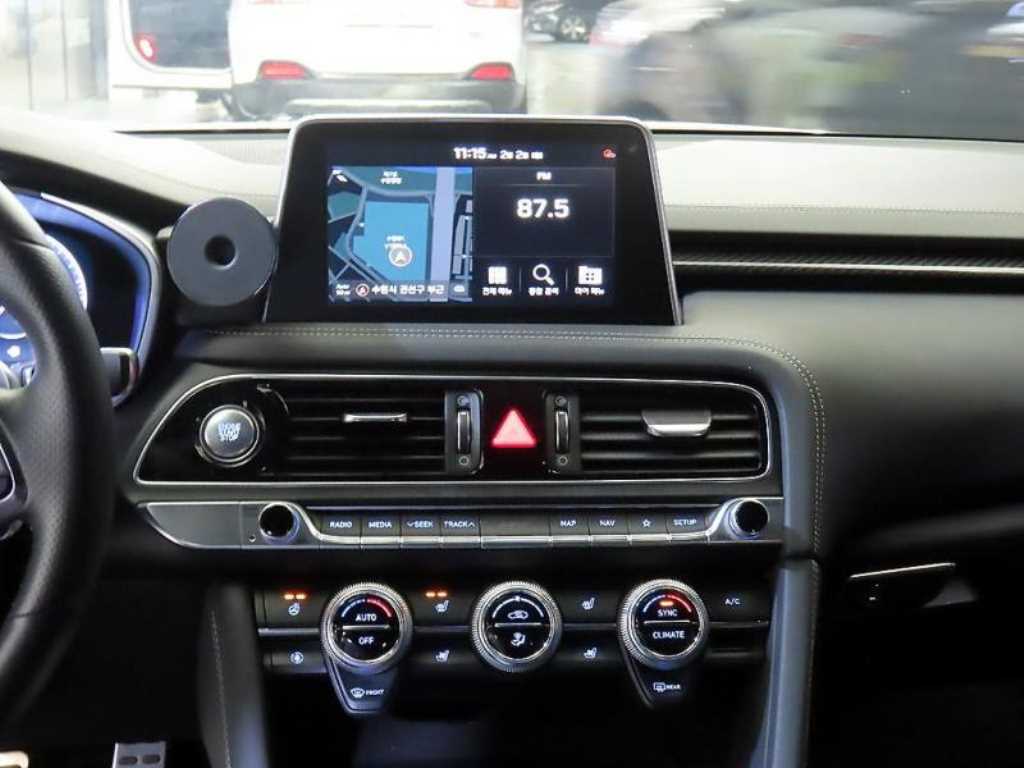 Genesis G70 - Vista 11