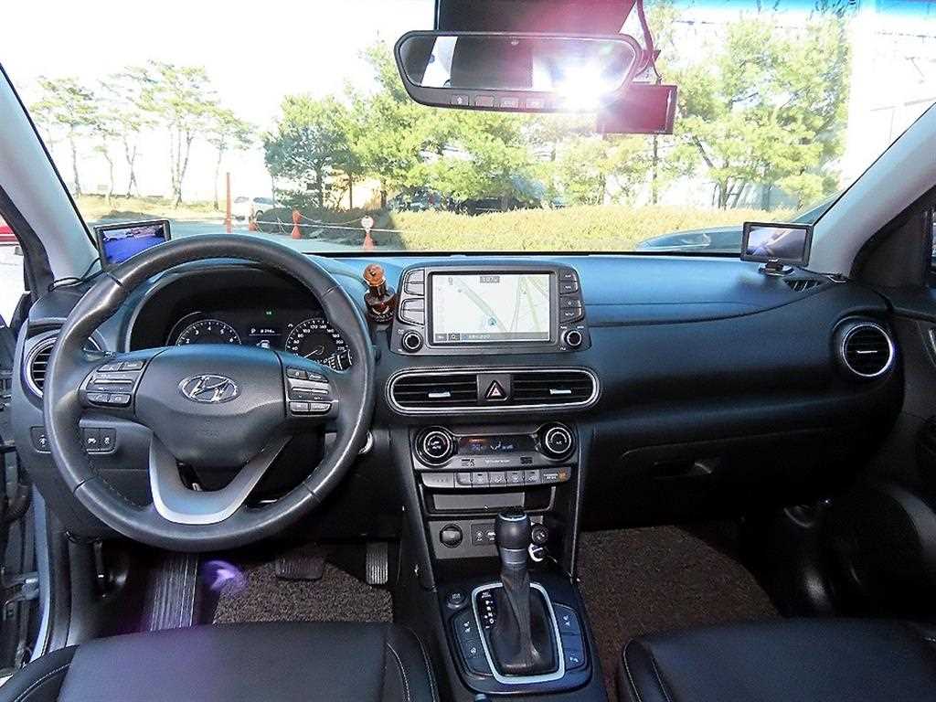 HYUNDAI Kona - Vista 7