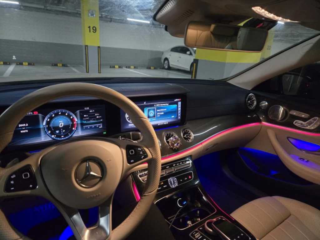 Mercedes Benz E class - Vista 4