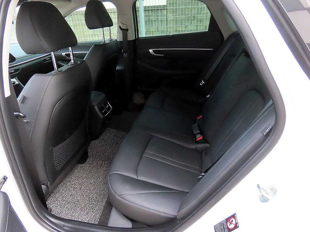 HYUNDAI Sonata - Vista 6