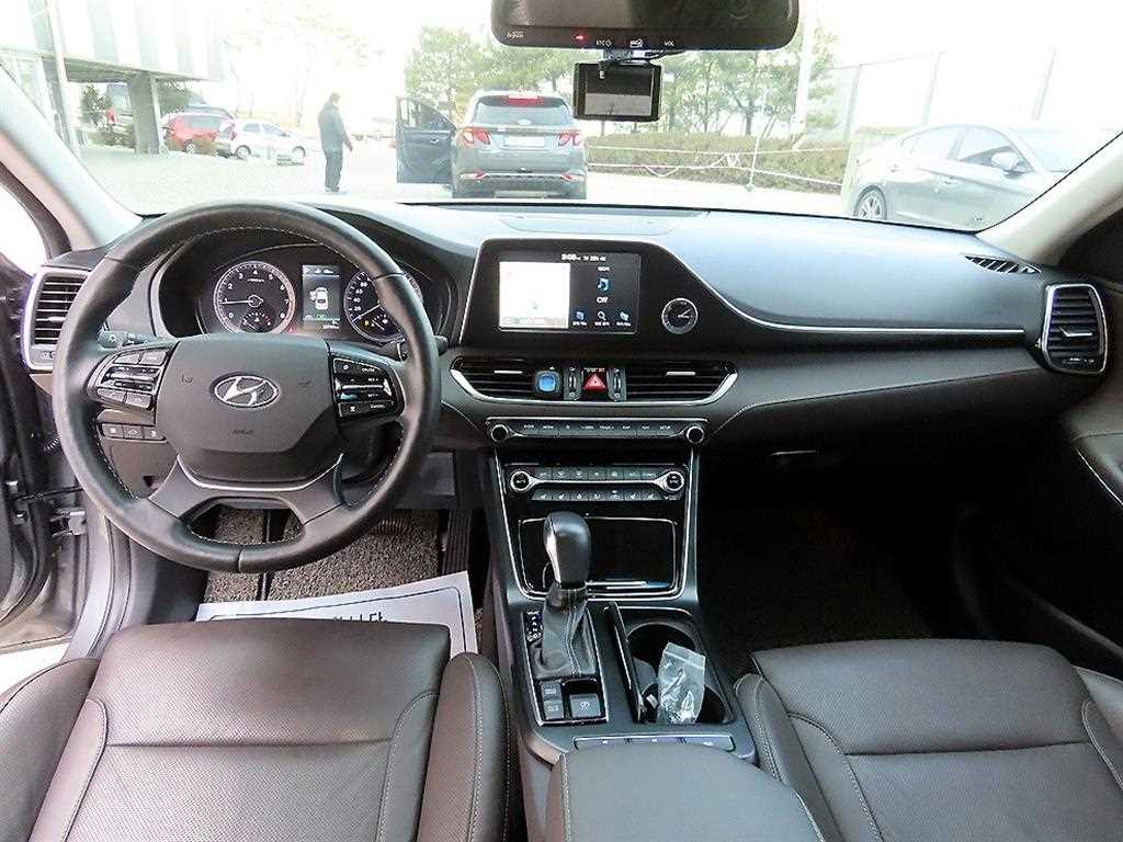 HYUNDAI Grandeur - Vista 7