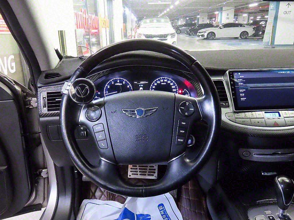 HYUNDAI Genesis - Vista 8