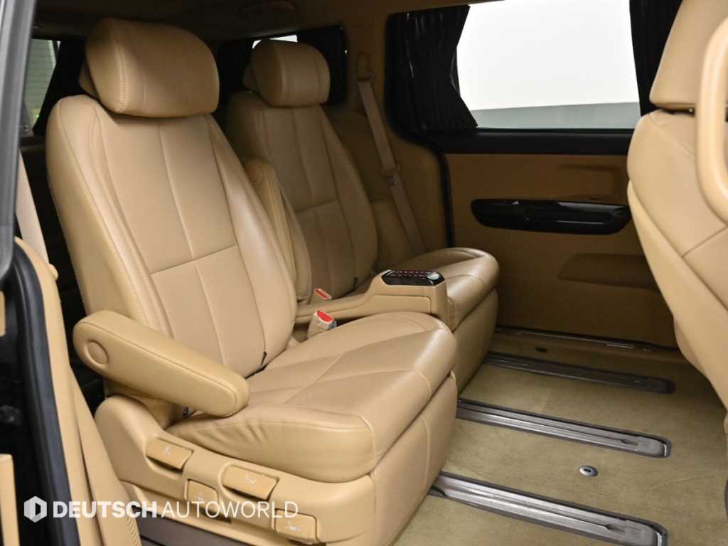 KIA Carnival - Vista 12