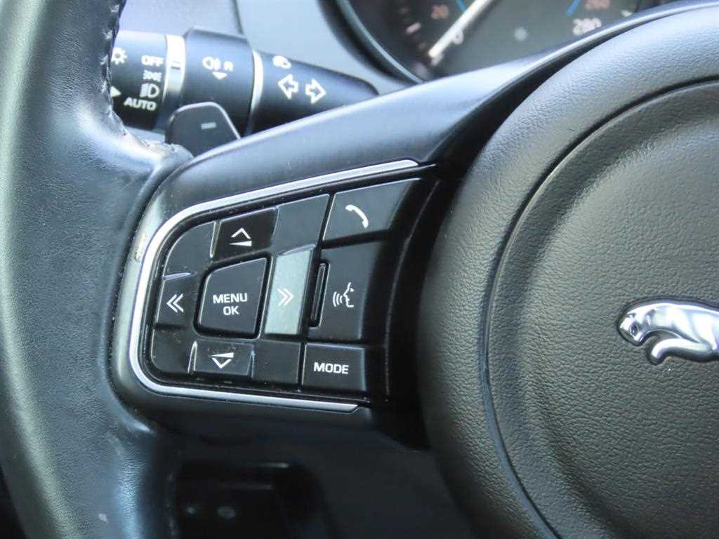 Jaguar XE - Vista 11