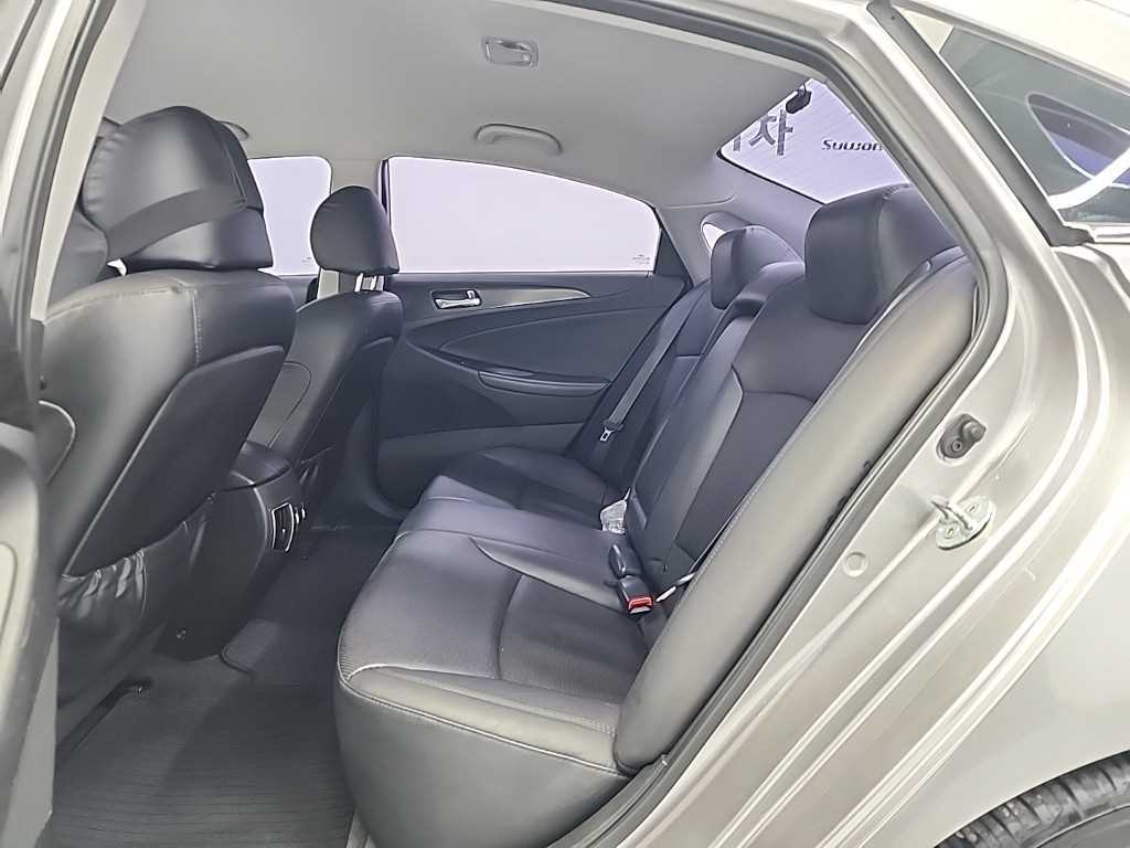 HYUNDAI Sonata - Vista 12