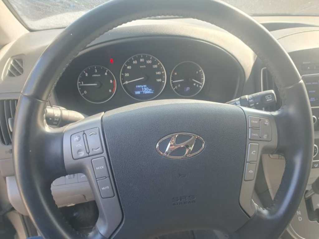 HYUNDAI Starex - Vista 8