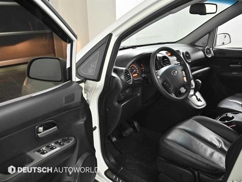 KIA Carens - Vista 11