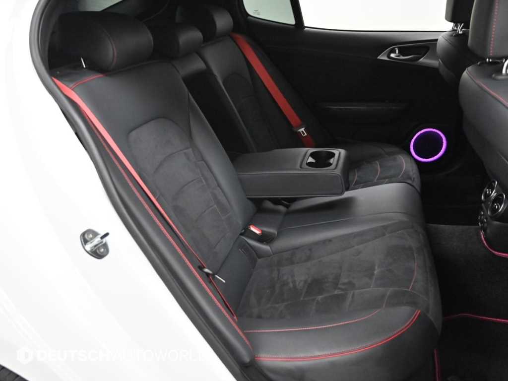 KIA Stinger - Vista 12