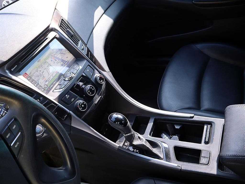 HYUNDAI Sonata - Vista 10