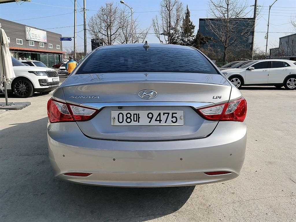 HYUNDAI Sonata - Vista 4