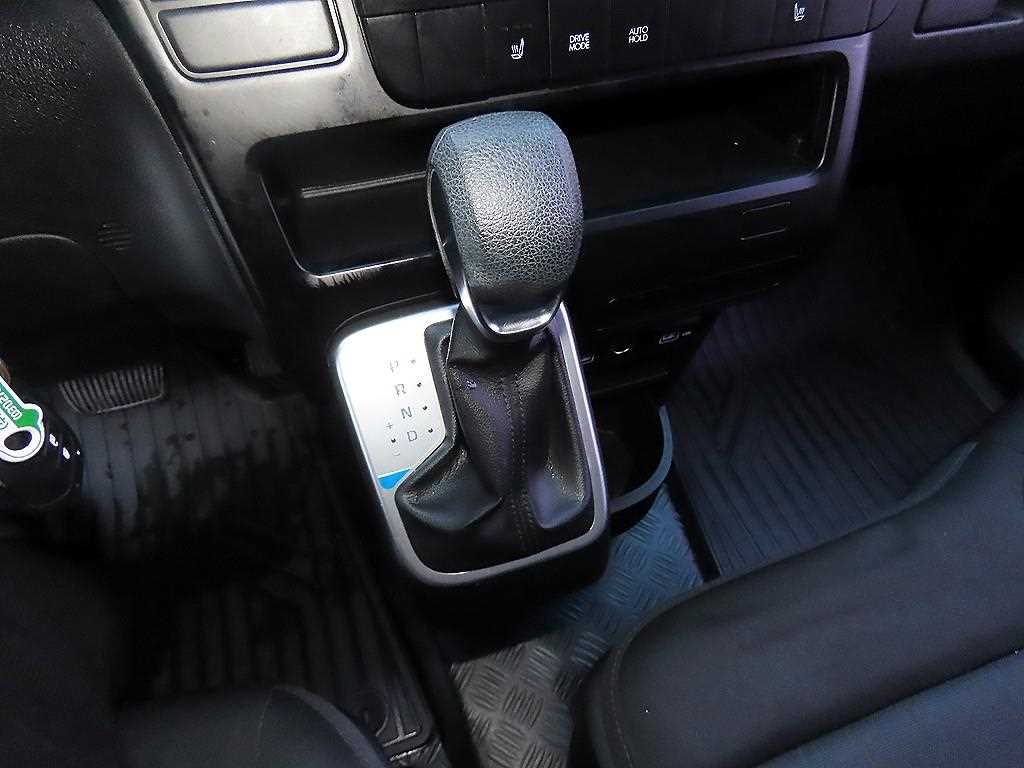 HYUNDAI Staria - Vista 10