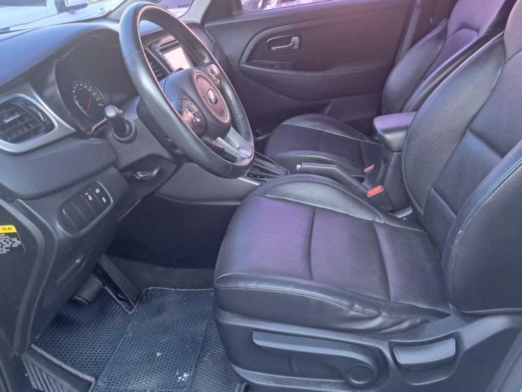 KIA Carens - Vista 7