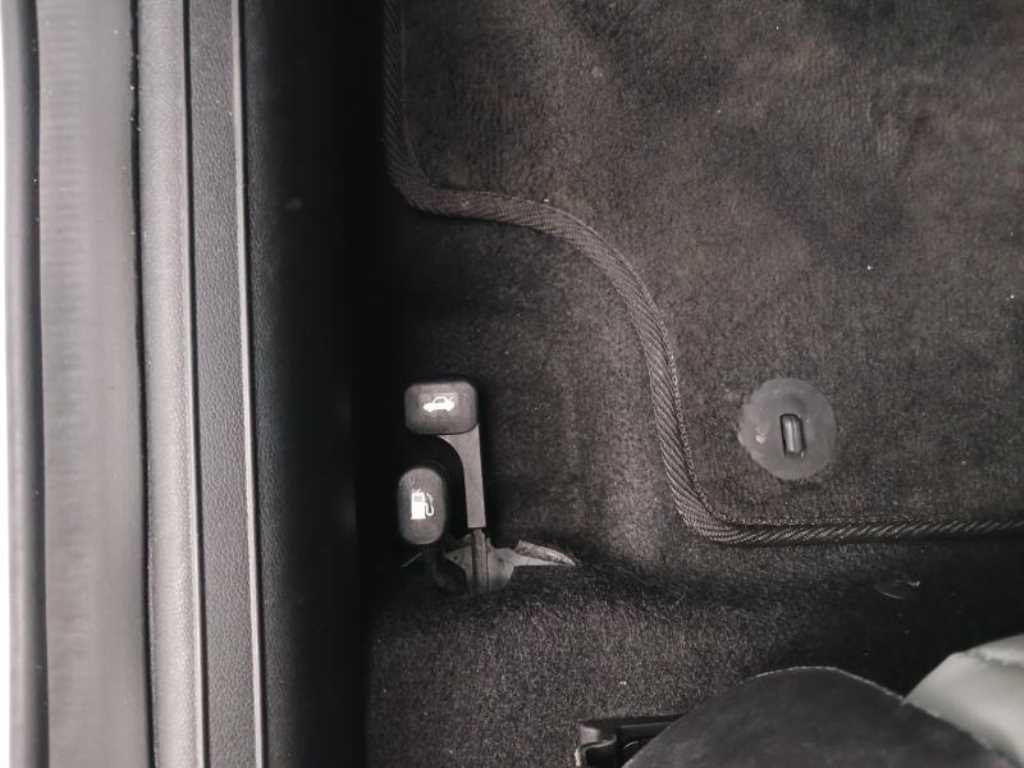 HYUNDAI Avante - Vista 10