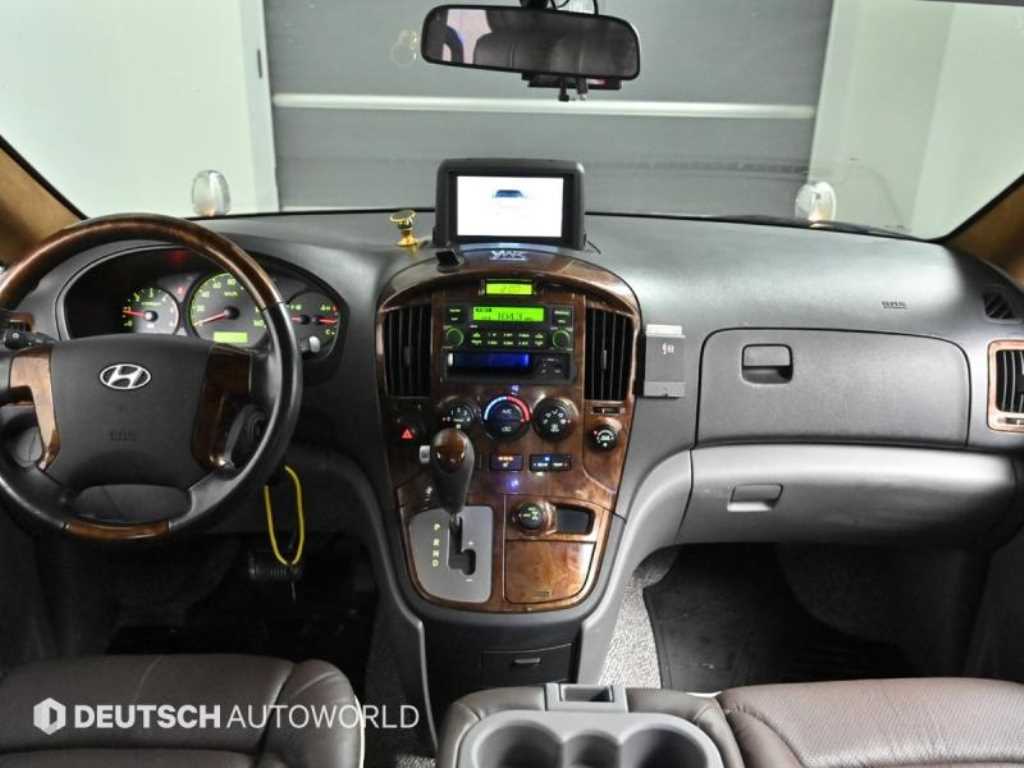 HYUNDAI Starex - Vista 7
