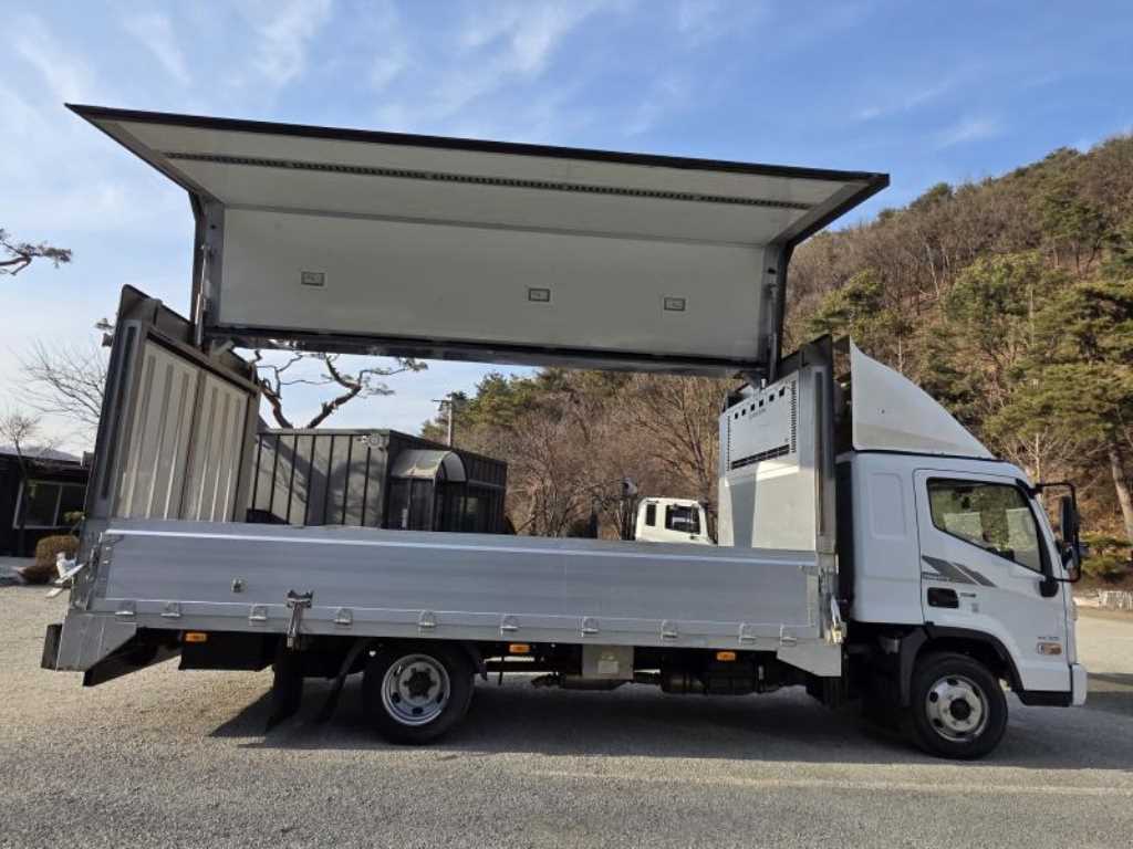 medium and large cargo truck - Vista 9