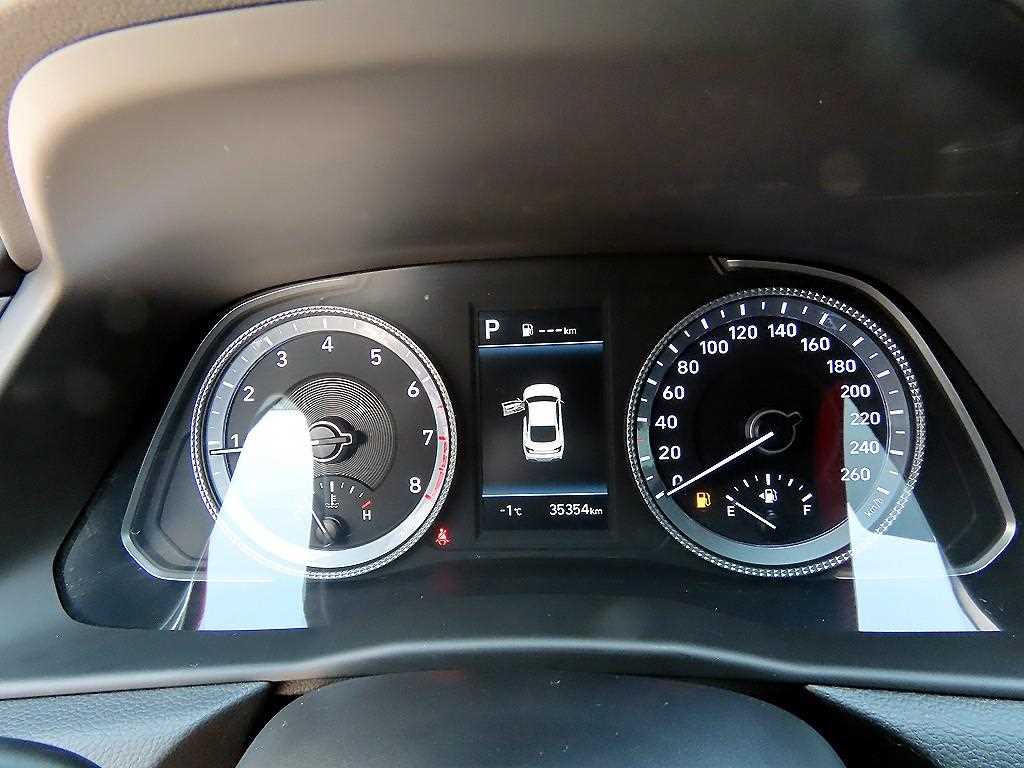 HYUNDAI Sonata - Vista 9