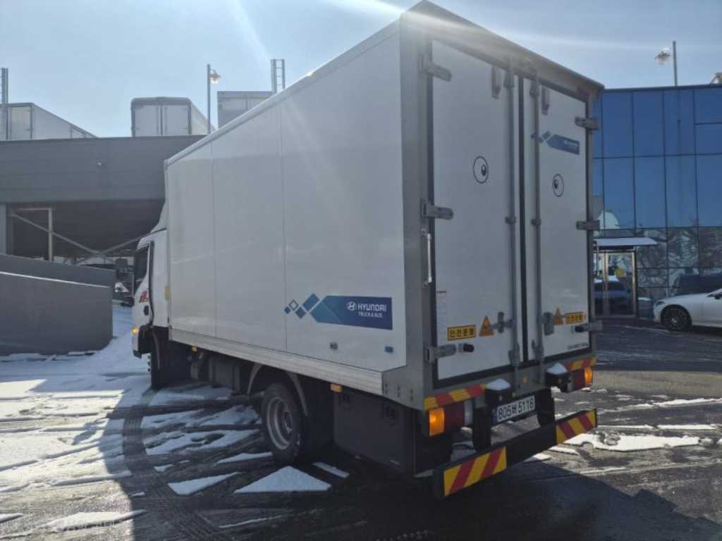 medium and large cargo truck - Vista 6