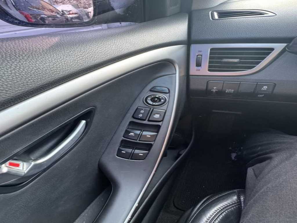 HYUNDAI i30 - Vista 8