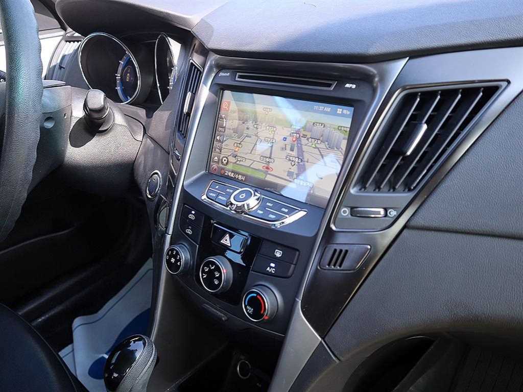 HYUNDAI Sonata - Vista 11