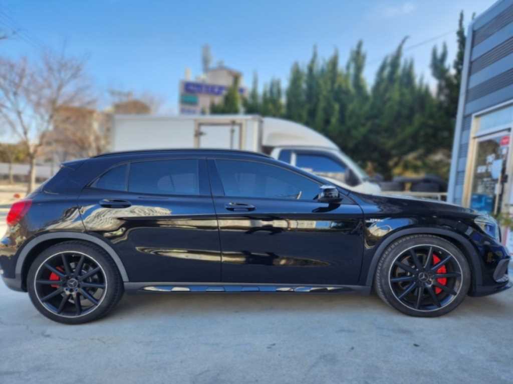 Mercedes Benz GLA Class - Vista 5