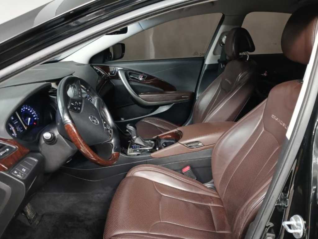 HYUNDAI Grandeur - Vista 7