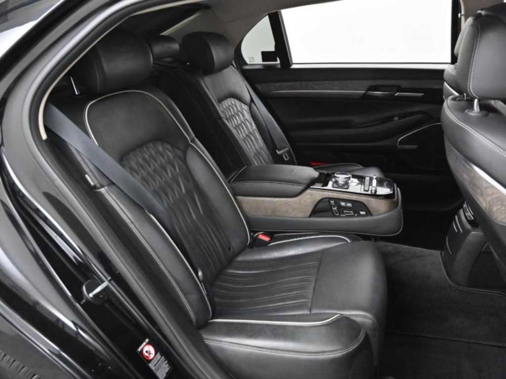 Genesis G90 - Vista 12