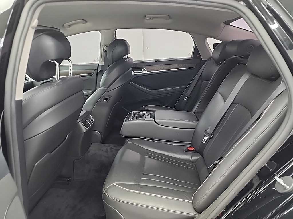 HYUNDAI Genesis - Vista 12