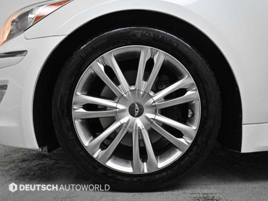 HYUNDAI Genesis - Vista 5