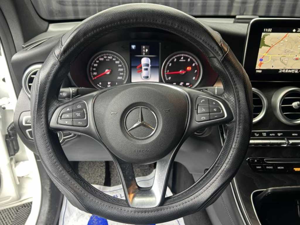 Mercedes Benz GLC Class - Vista 9