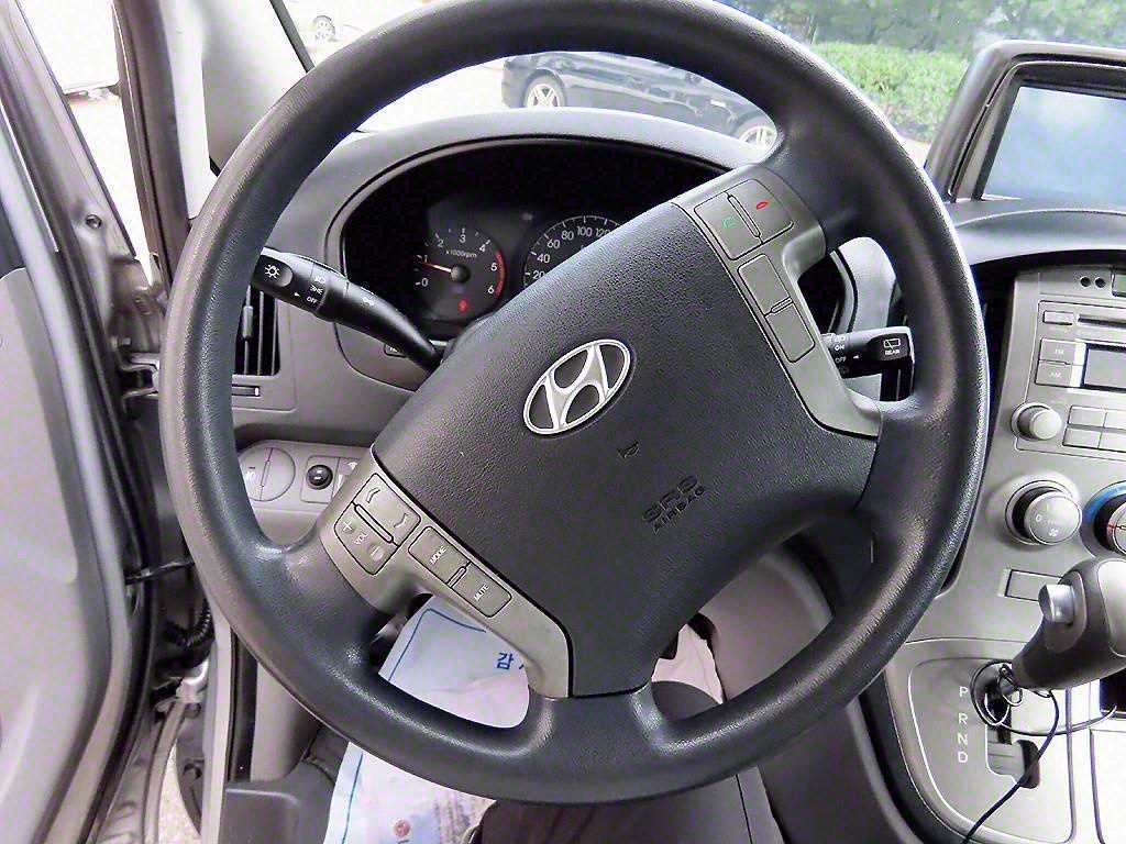 HYUNDAI Starex - Vista 8